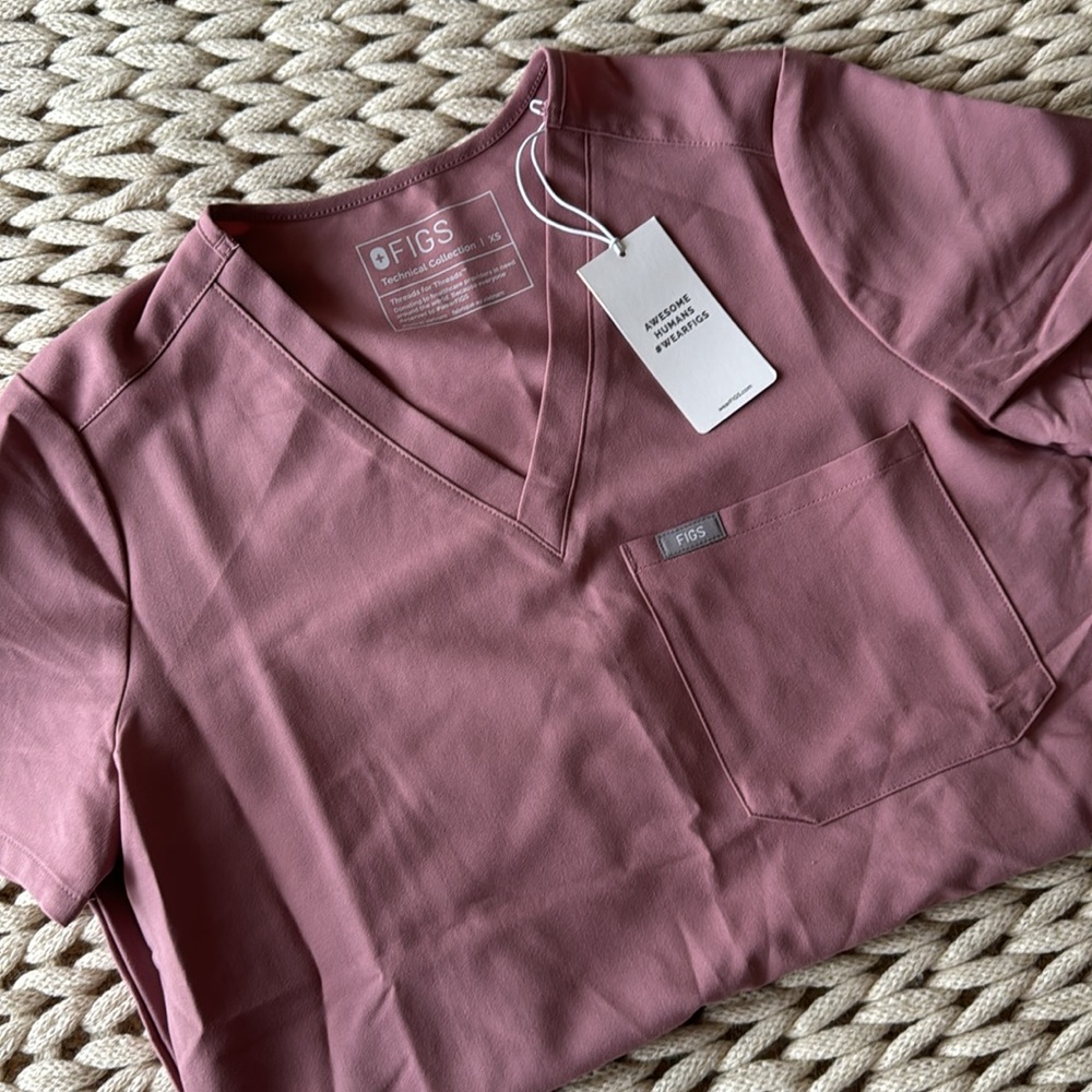 Figs mauve too XS NWT